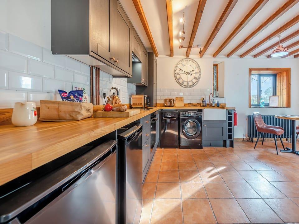 Kitchen | Cwtch Honey - Gaer Cottages, Cribyn, Lampeter