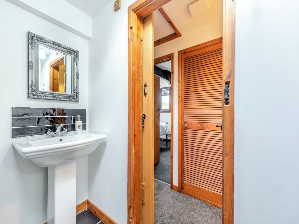 Bathroom | Cwtch Honey - Gaer Cottages, Cribyn, Lampeter