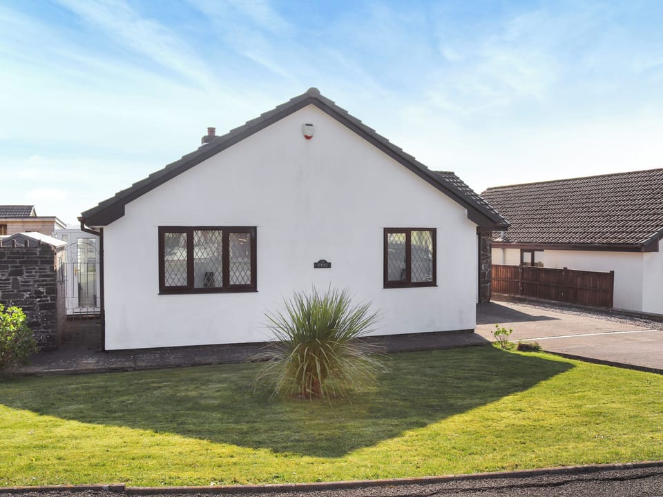 Exterior | Maes Yr Ysgol, Peniel