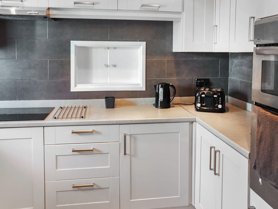 Kitchen | Maes Yr Ysgol, Peniel