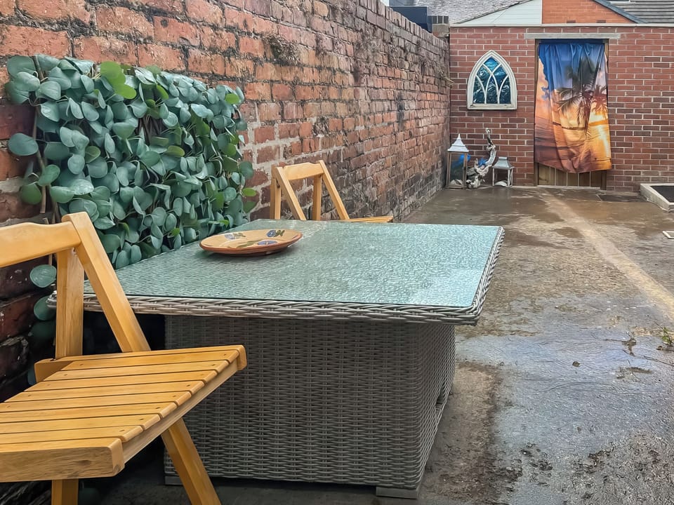 Sitting-out-area | The Salthouse, Sunderland