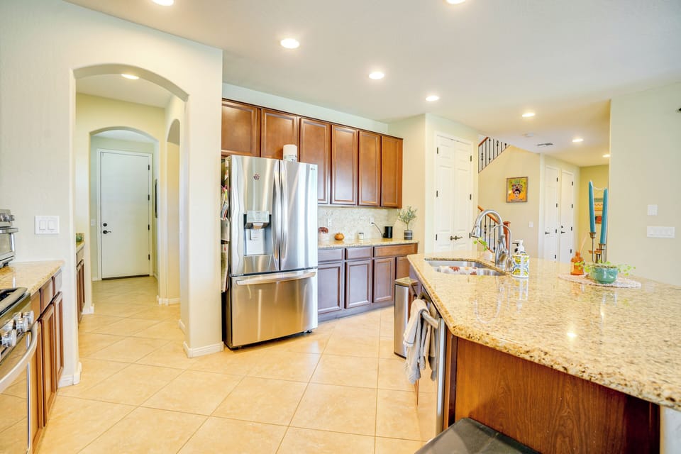 Kitchen | Stove/Oven | Microwave | 1st Floor