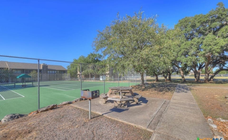 Tennis courts and pickle ball