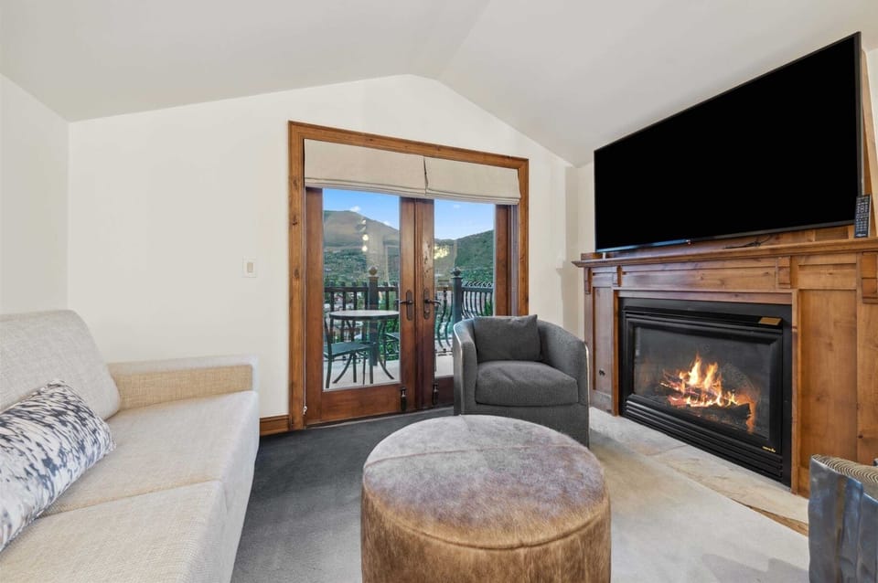 Great Room with Gas Fireplace