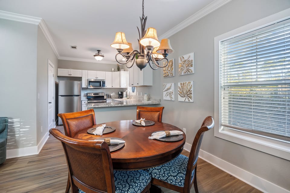 Carey Me Away Unit 39C at Purple Parrot - Dining area.
