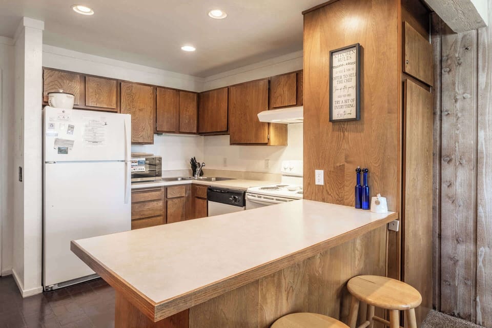 Full kitchen 