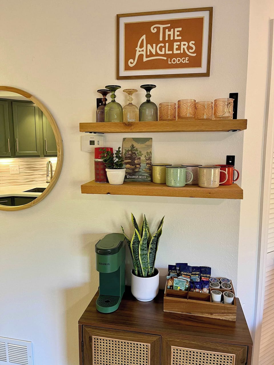 Enjoy coffee and snacks!