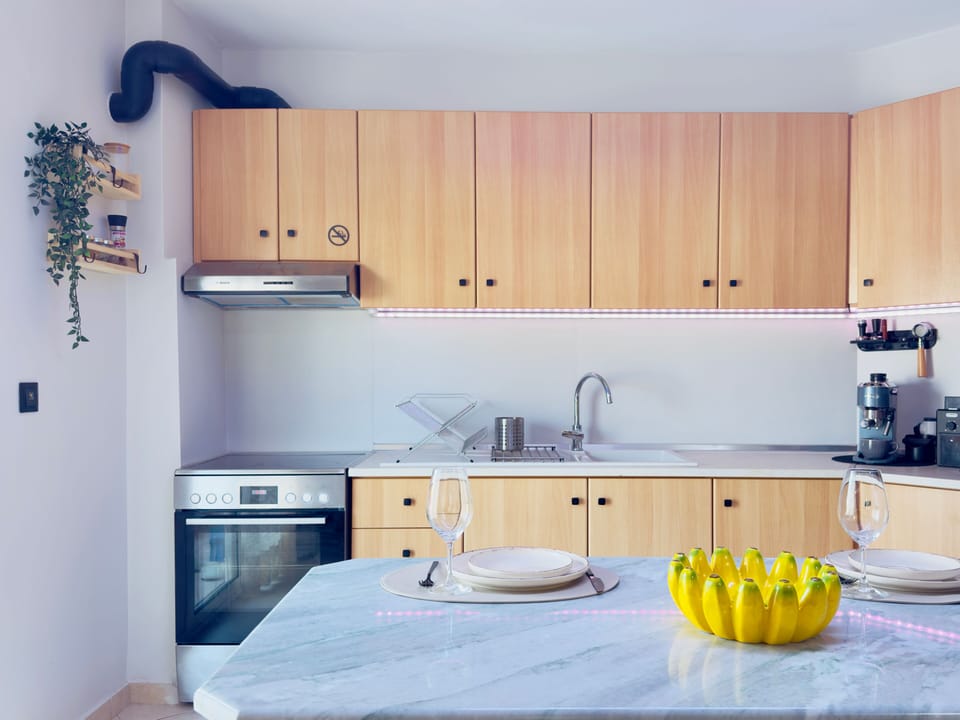Fully equipped kitchen with a dining area for you to enjoy your meal.
