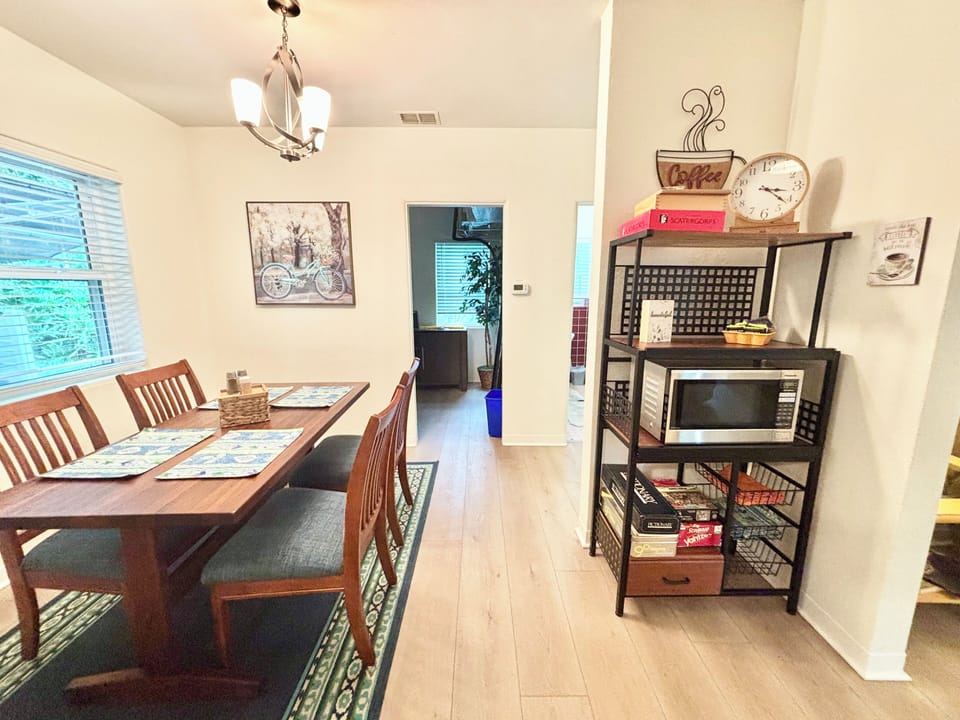 dinning room / game center 