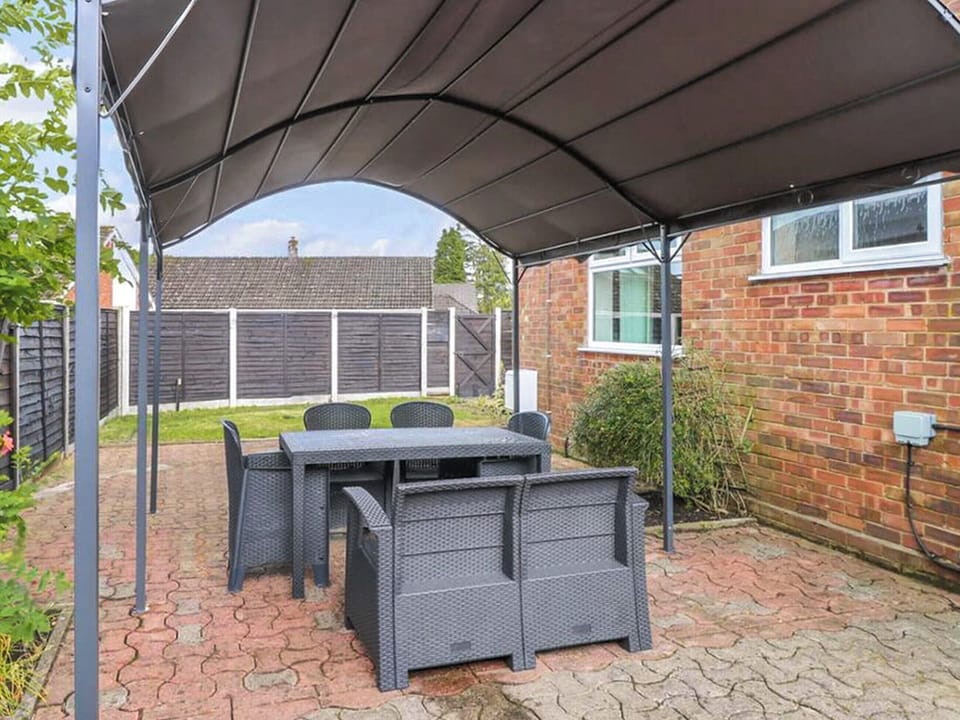 Outdoor | Cedar Cottage, Blofield