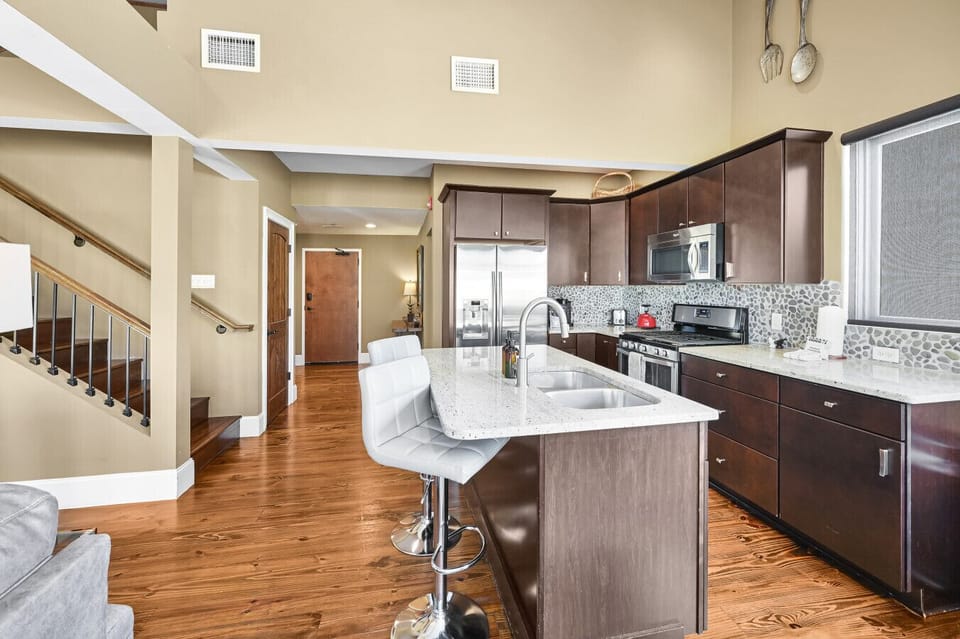 Spacious Kitchen with Island