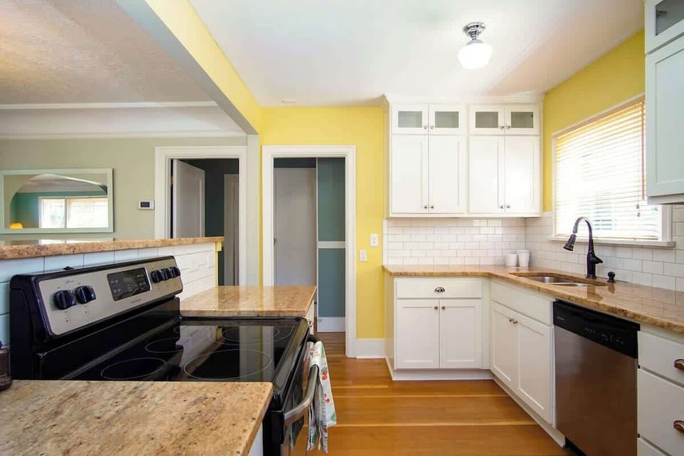 #StayInMyDistrict #BookDirect #Entire Home