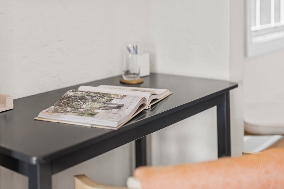 Stay connected or catch up on work at our dedicated workspace! 💻 This quiet corner offers a comfortable desk for your laptop or journaling.