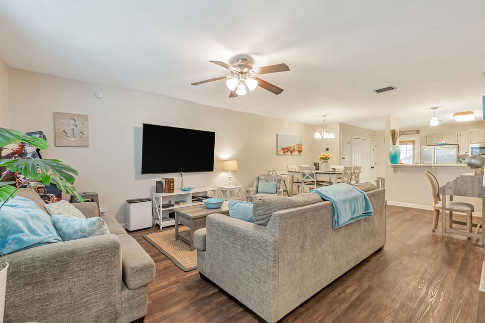 Living Room w/ Smart TV, Couches, Dining Area, Desk, Board Games and Arcade Game (Blitz)