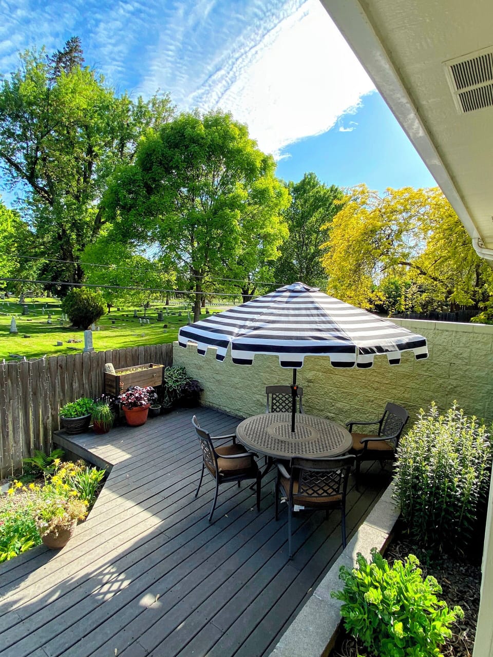 Outdoor dining