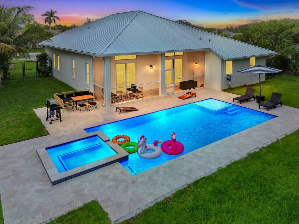 Outdoor Area – Pool