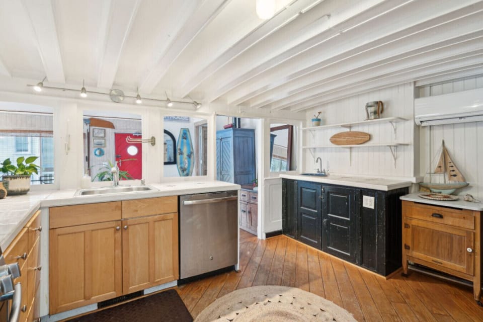 large counters w/ plenty of prep space