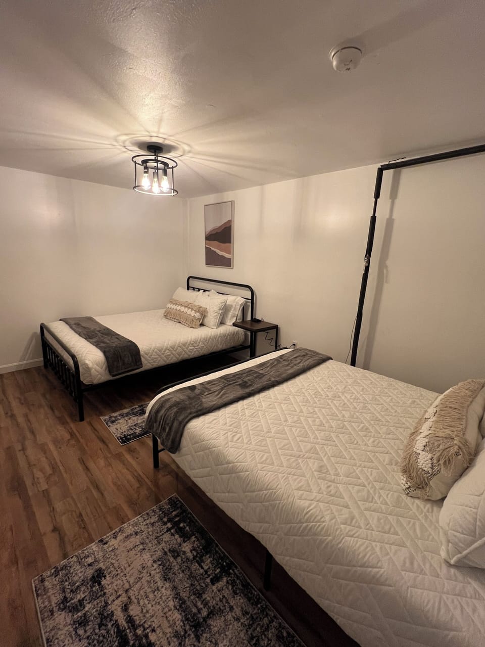 basement bedroom - 2 queen beds