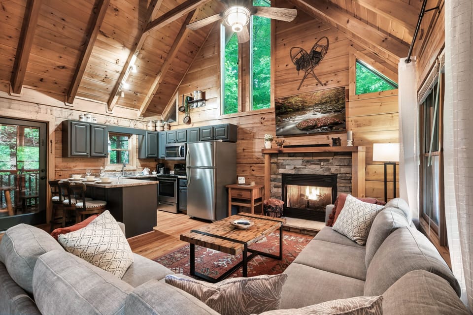 Enjoy open-concept living at its best, chat with family, full kitchen.