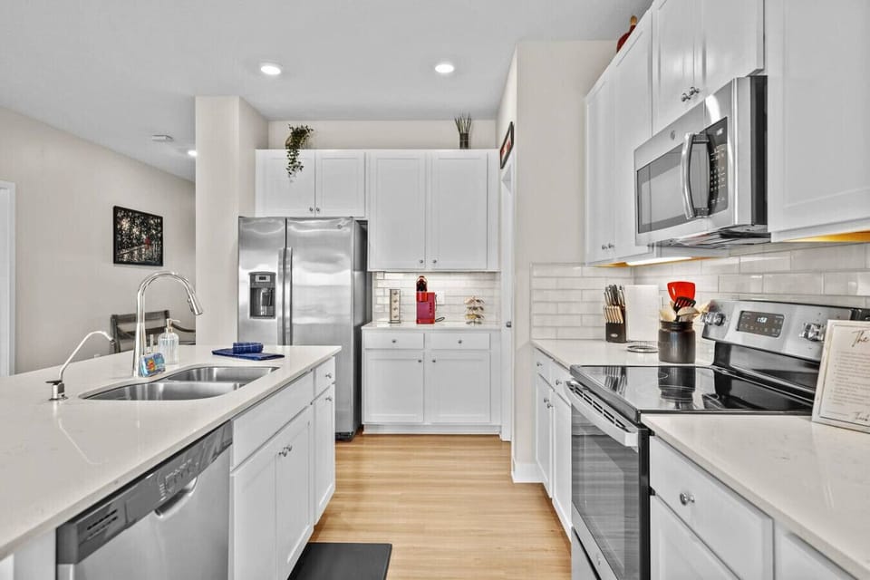 `The house exceeded all my expectations. This had been the best AirBNB experience I`ve had so far. The hosts were communicative, the house was clean and had recommendations of where and what to do. I highly recommend.`
