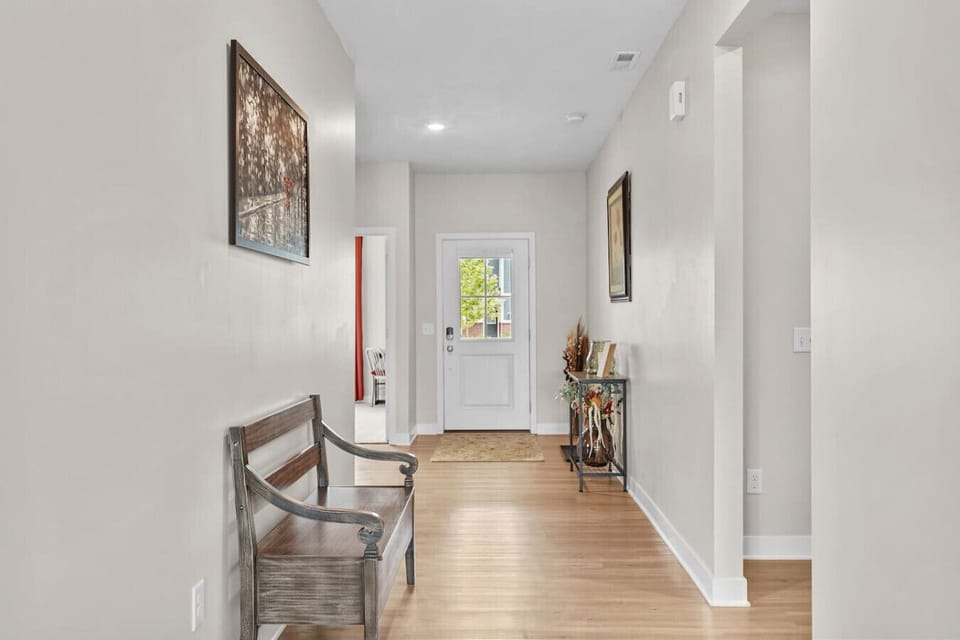 `My family loves the area & said that it was the cleanest AirBnB that we had stayed at. Activities, shopping & hiking opportunities were endless... Rachel made some great recommendations and was extremely accommodating`