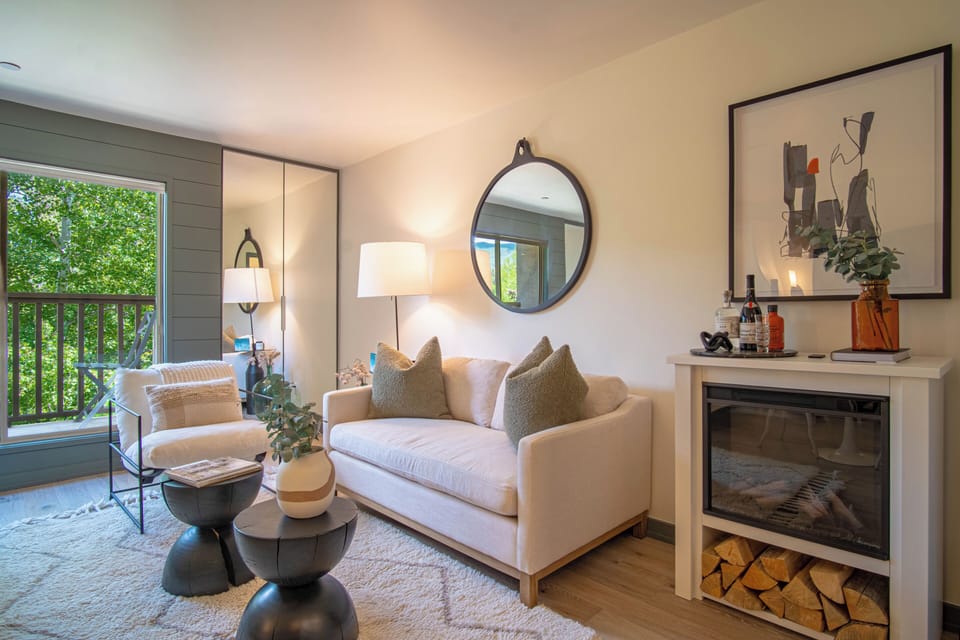 Our stunning Angani Studio is where sleek modern design meets cozy mountain living.