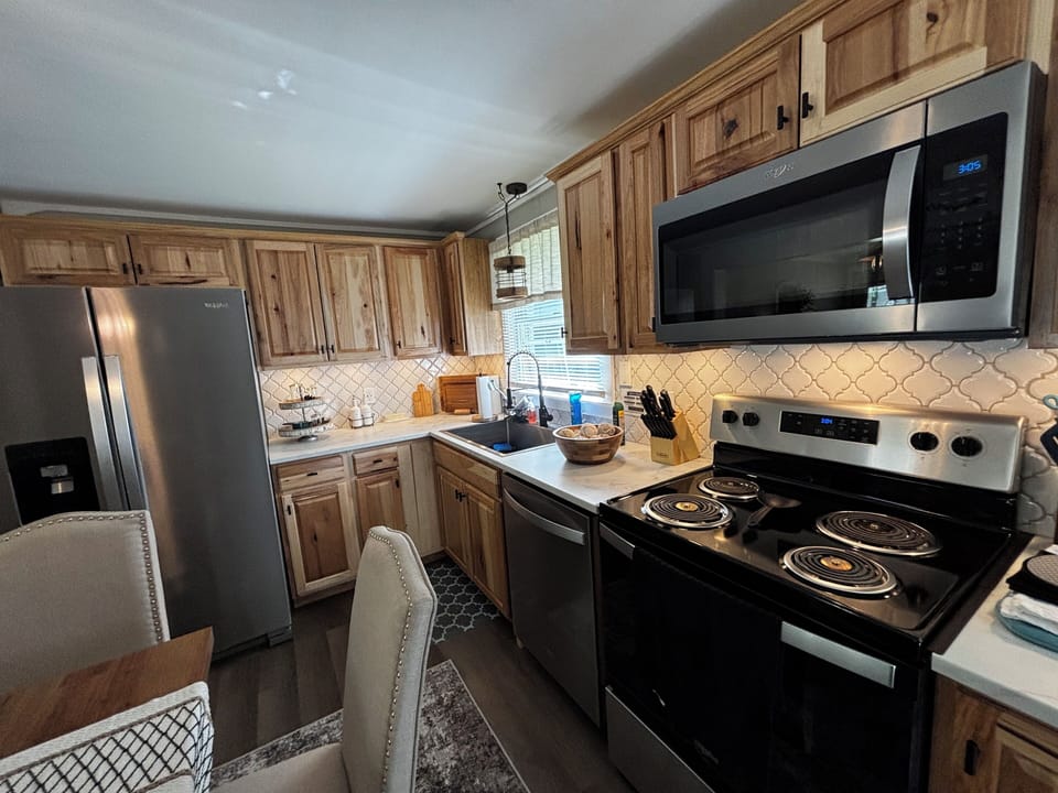 Full kitchen, new full size appliances
