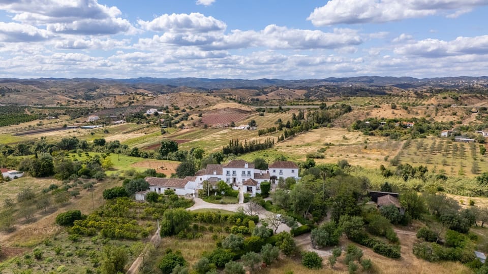 A breathtaking aerial view of the property, surrounded by expansive landscapes and rolling hills, providing the ultimate escape.
#AerialView #CountrysideEscape #ScenicLandscapes #BreathtakingViews #NatureLover