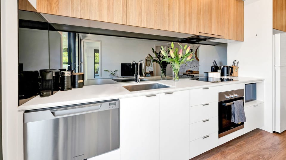 Richmond Retreat | Kitchen | Dishwasher | Oven | Coffee Machine