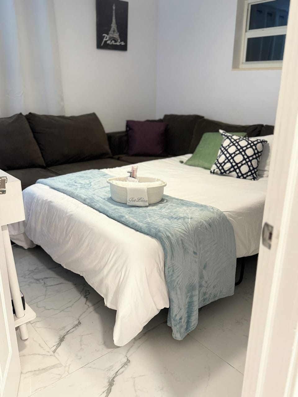 Bedroom #5 Mango Suite with double sofa bed
