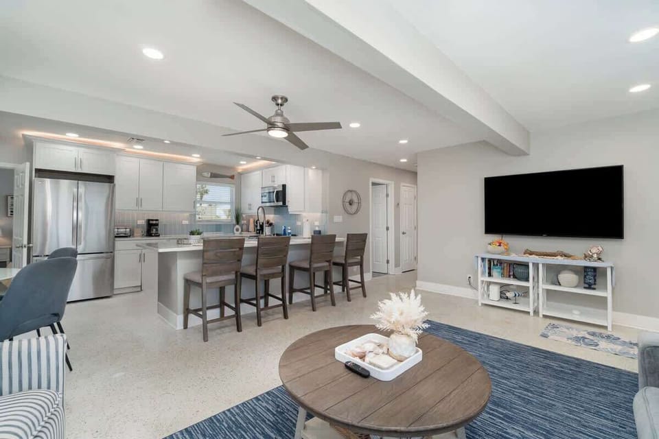 open living/kitchen seating for 4 at island 