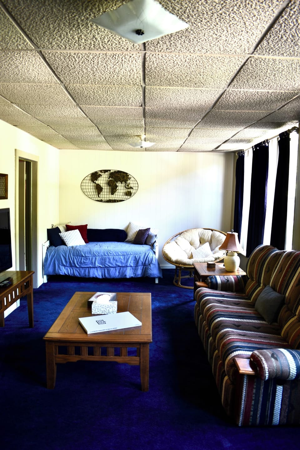 Huge living room with daybed