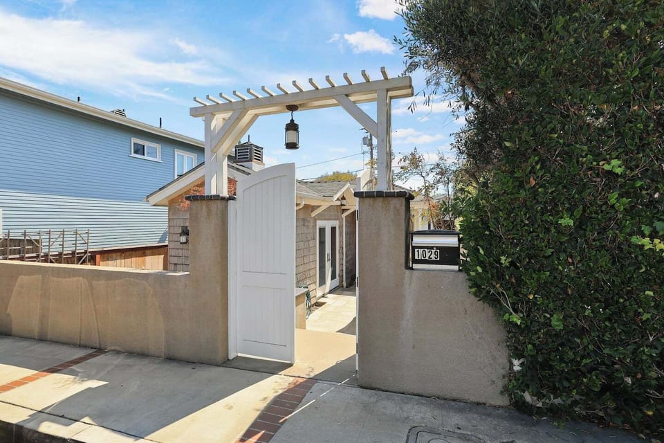 FRONT GATE