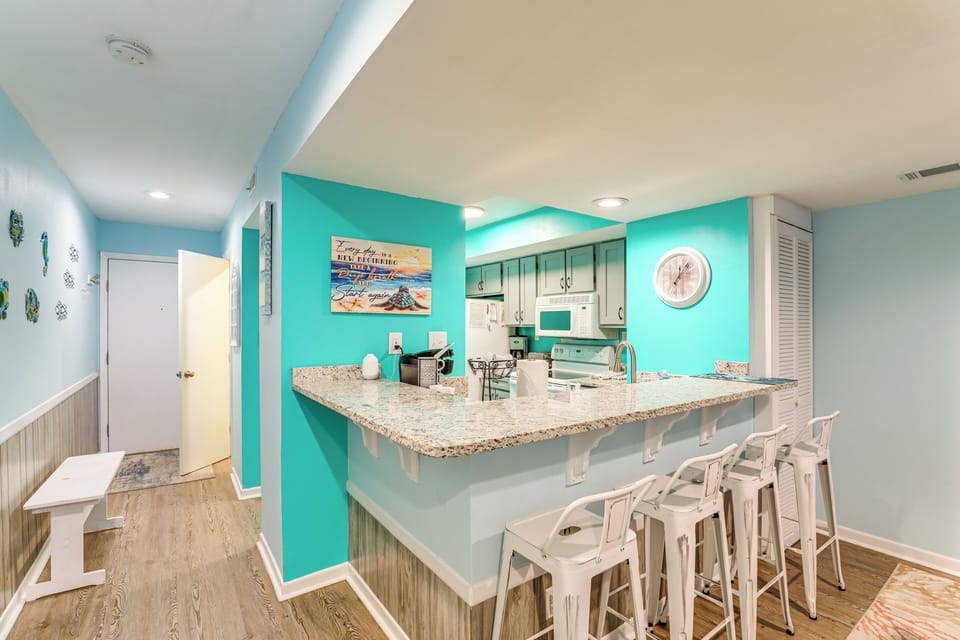 Kitchen | In-Unit Laundry | Keurig | 1st Floor