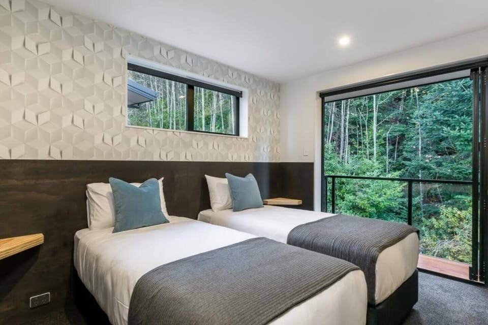 Bedroom can be setup either with a superking bed or twin single beds (2)