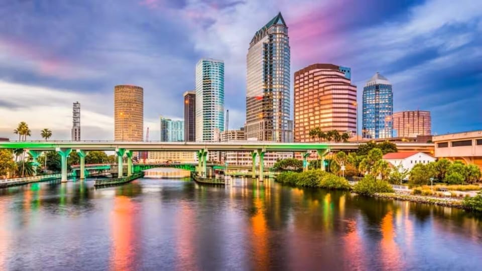 15 mins to Downtown Tampa, Riverwalk & Ybor nightlife
