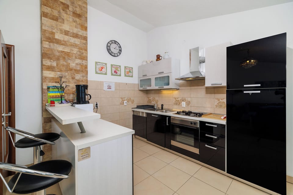 Fridge, stovetop, dishwasher, coffee/tea maker
