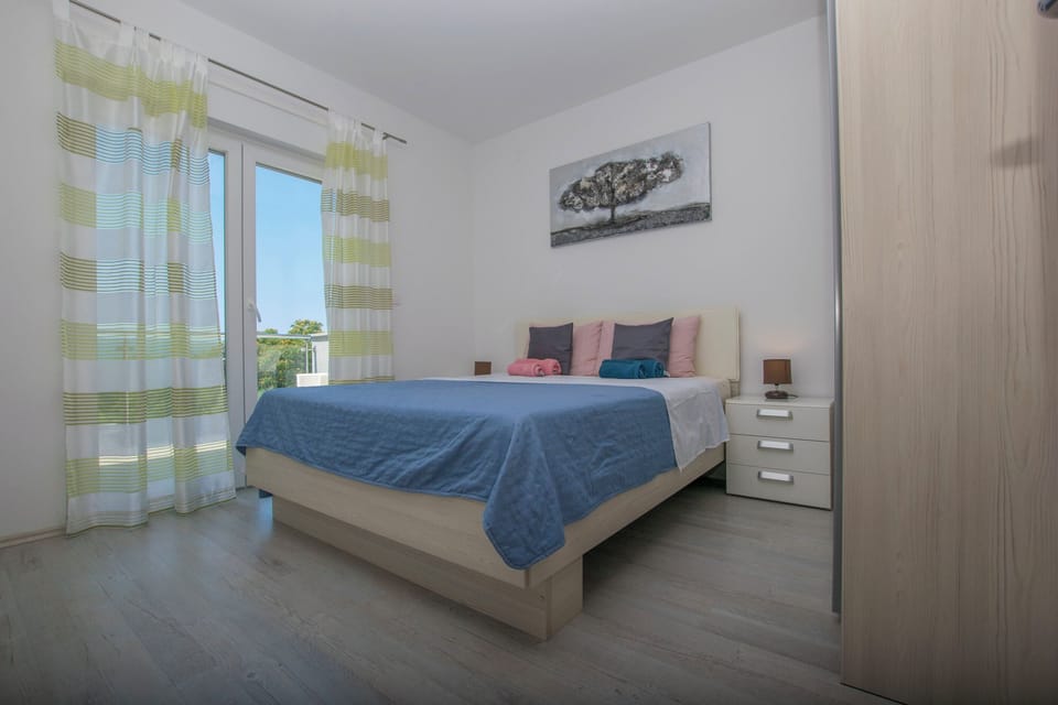 3 bedrooms, internet, bed sheets