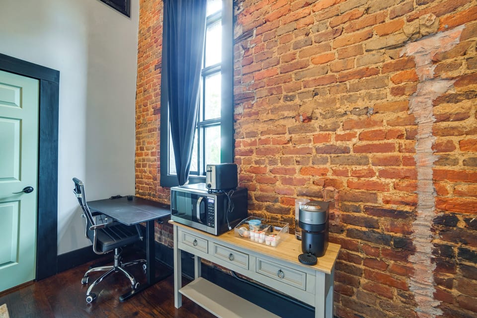 Kitchenette | Coffee Maker | Microwave