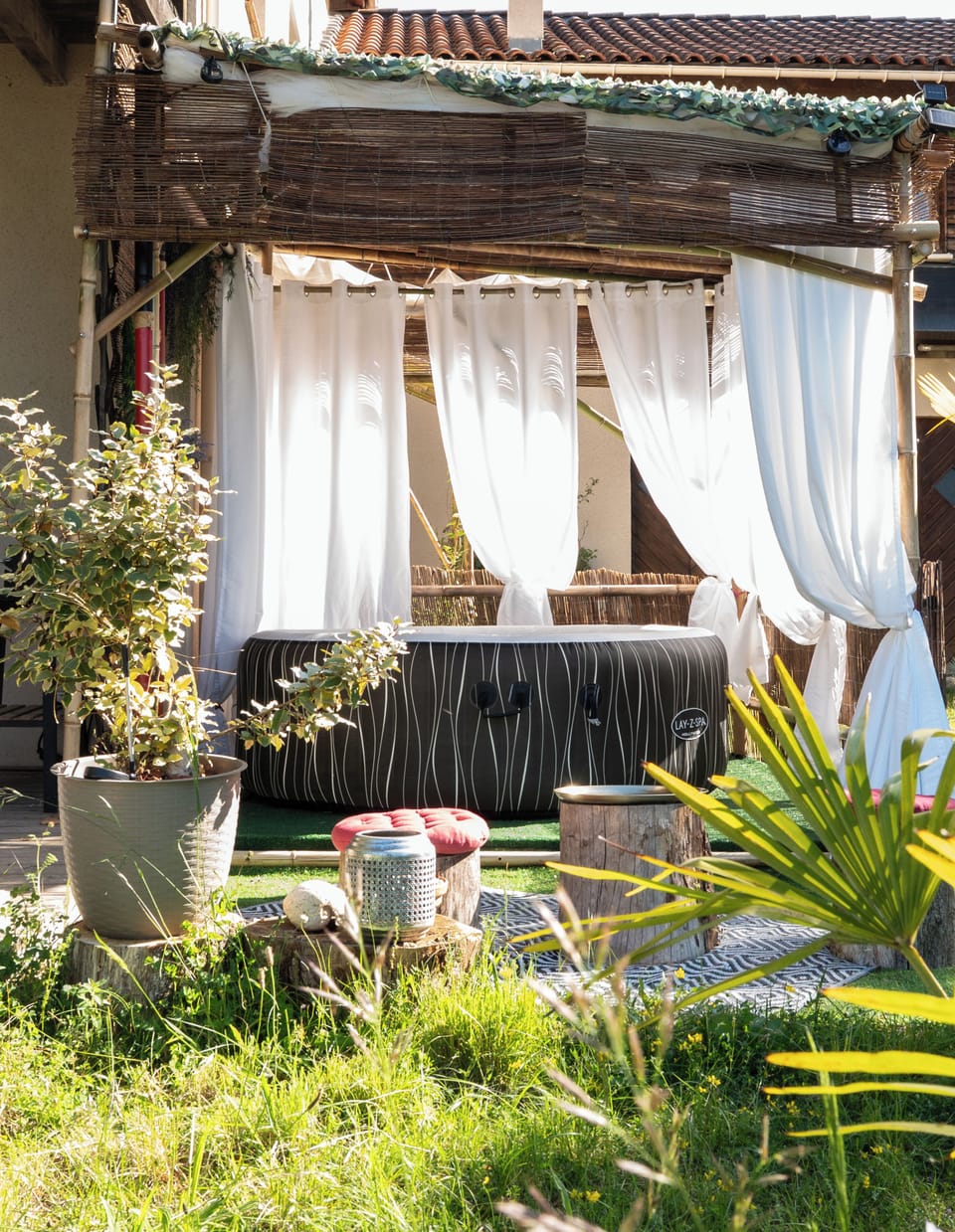 Outdoor spa tub