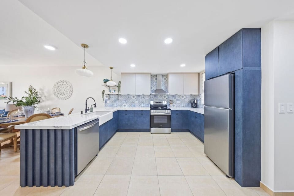 Step into culinary perfection with this sleek and modern kitchen. A chef`s dream, where style meets functionality, making every meal a masterpiece.