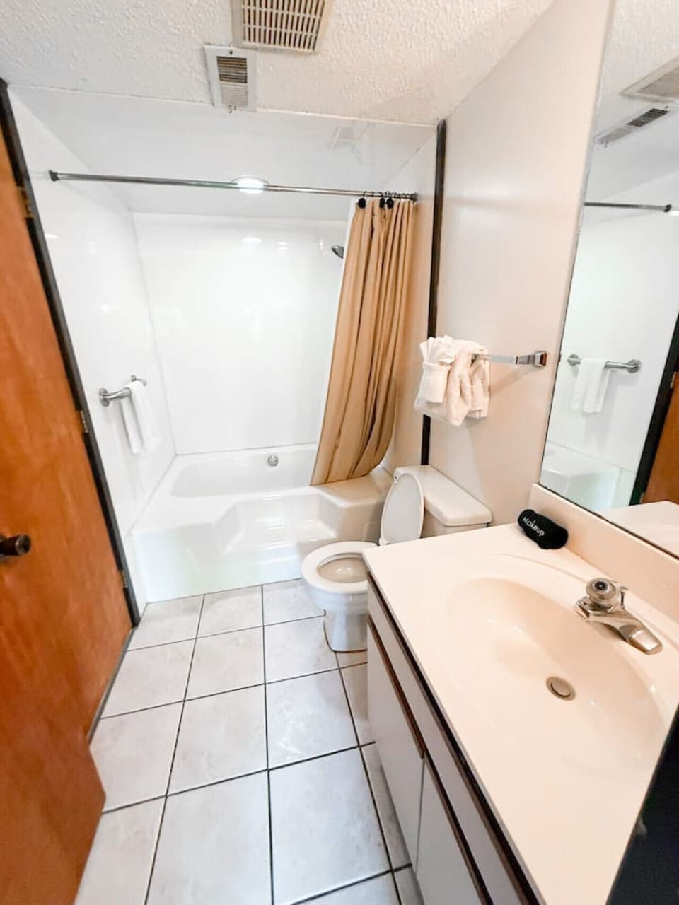 Our well-maintained bathrooms provide all the essentials for your comfort and convenience during your stay.