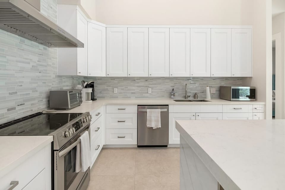 Workable Space and Storage in Kitchen