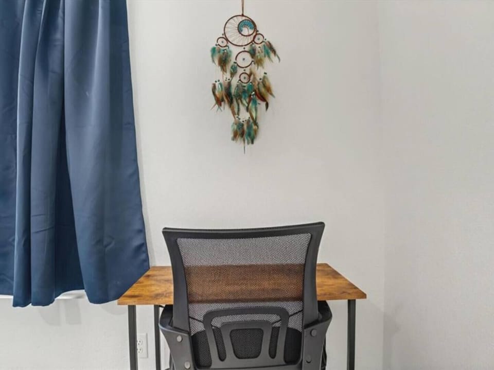 Quiet work corner with desk and calming décor