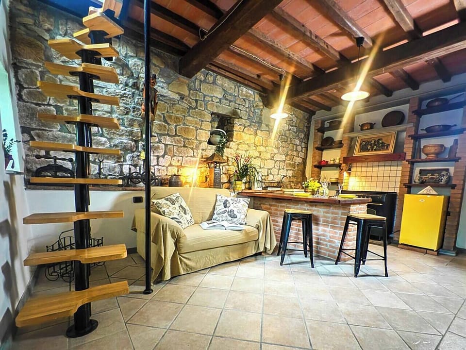 Zona giorno: cucina e salotto