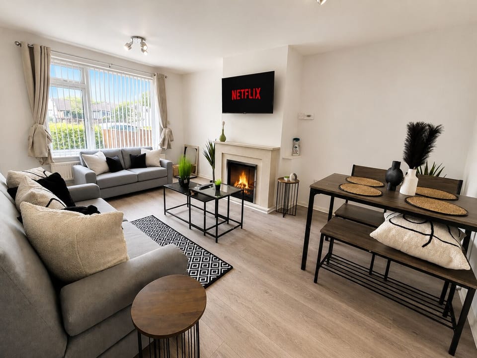 Living room / Dining area