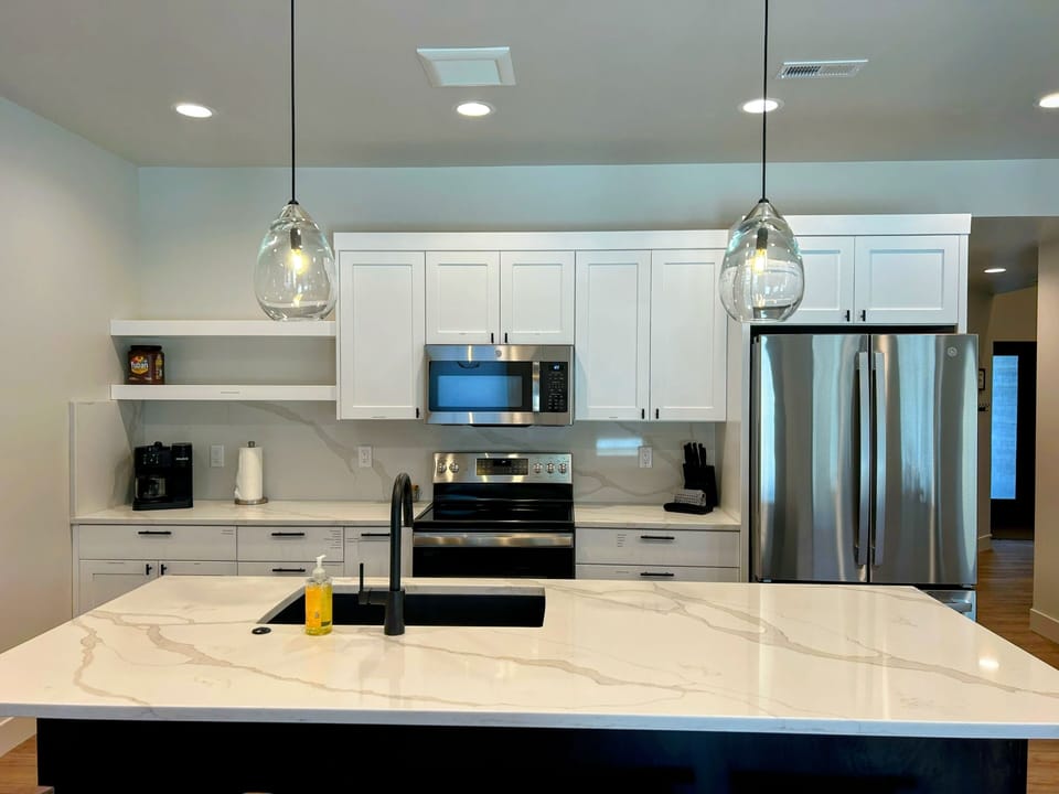 This full kitchen features everything you need, with new appliances, plenty of space, and a welcoming island at the center. It’s an easy, open area for cooking meals together before or after your daily adventures.