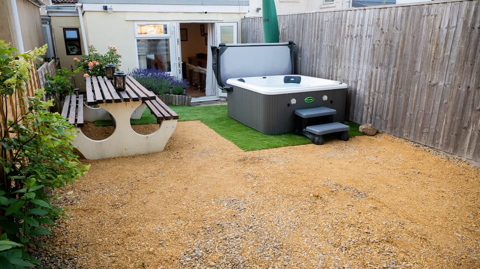 outdoor seating & Hot tub
