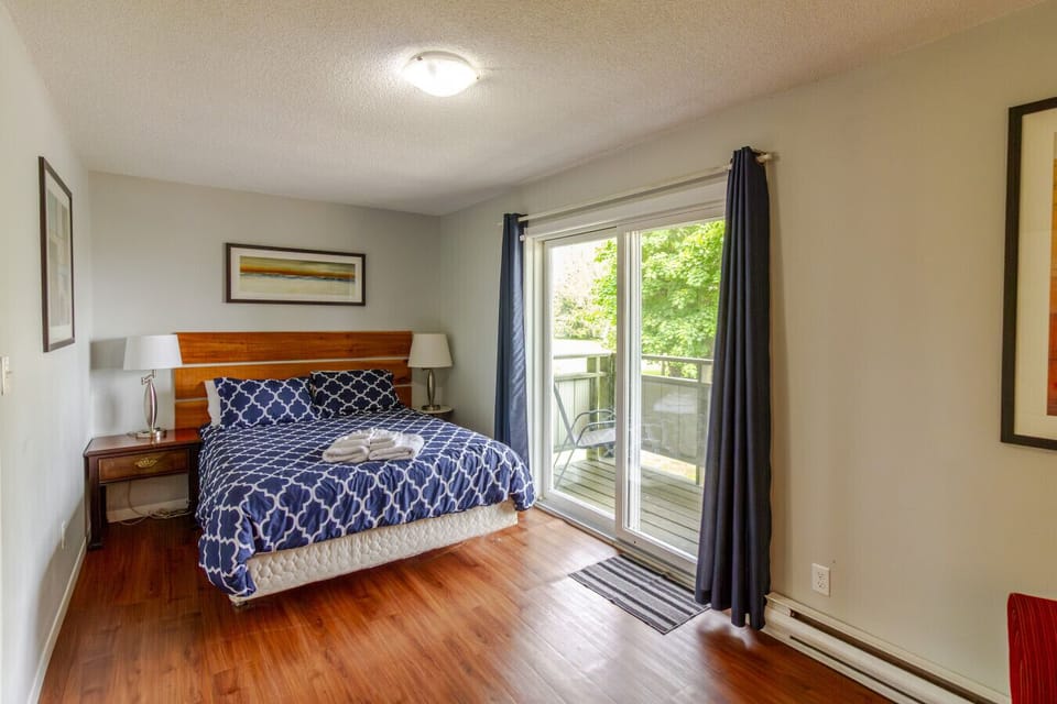 Bedroom 2 - Queen Bed, upper level & doors to balcony