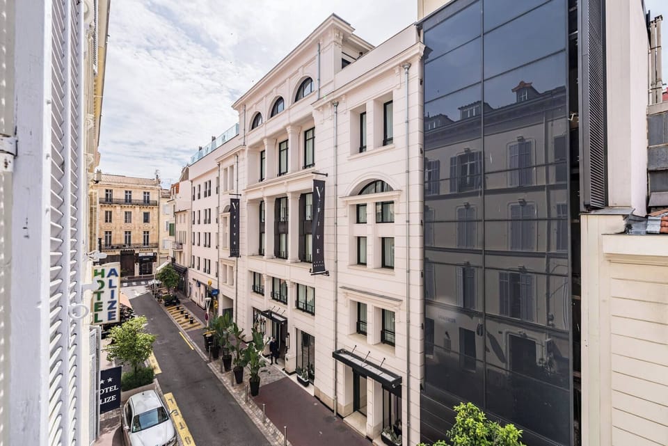 Apartment rental in the heart of Cannes, a stone's throw from the beaches and the Palais des Festivals
